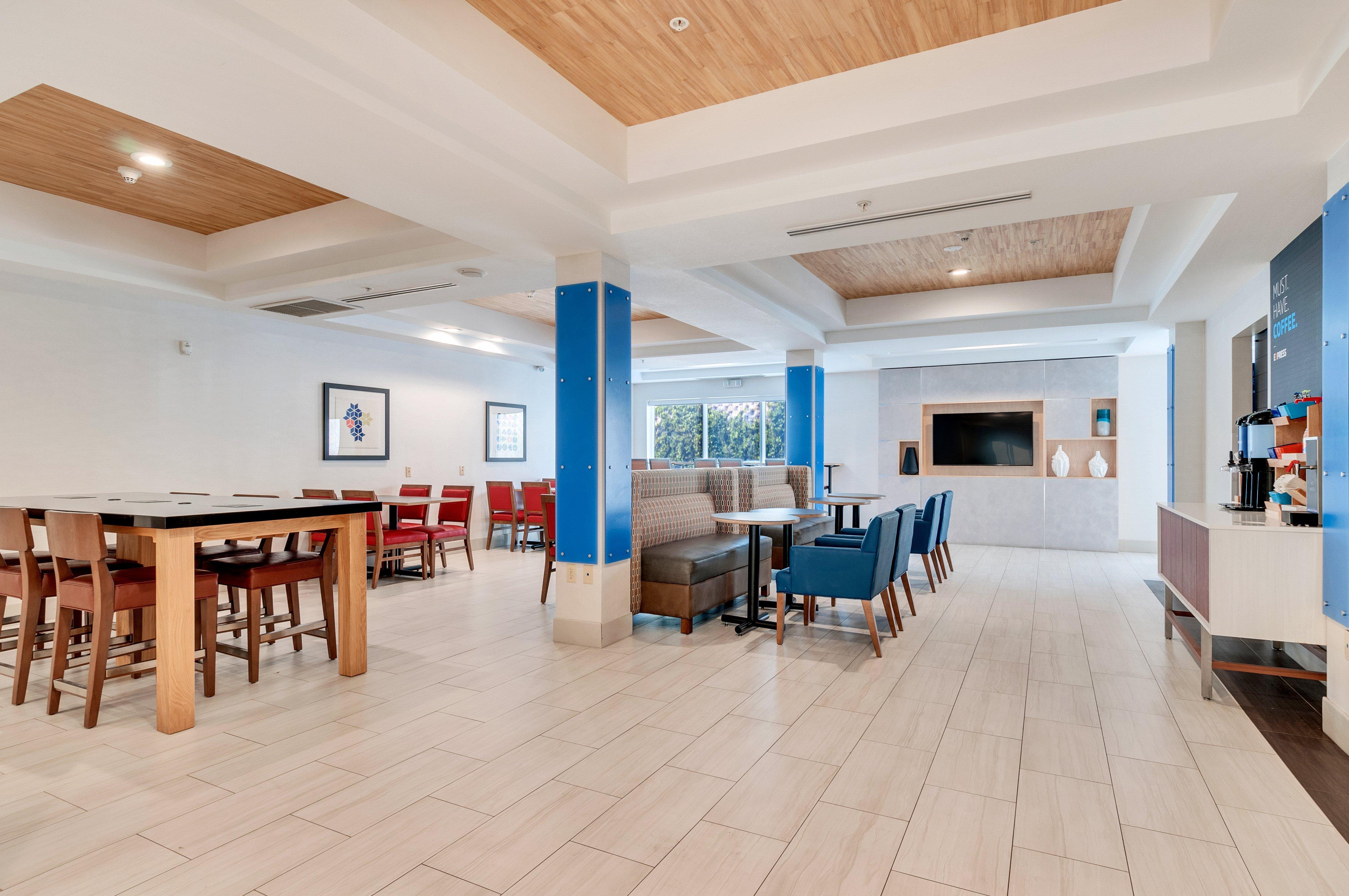 Holiday Inn Express Hotel & Suites Lake Elsinore By Ihg Exterior photo