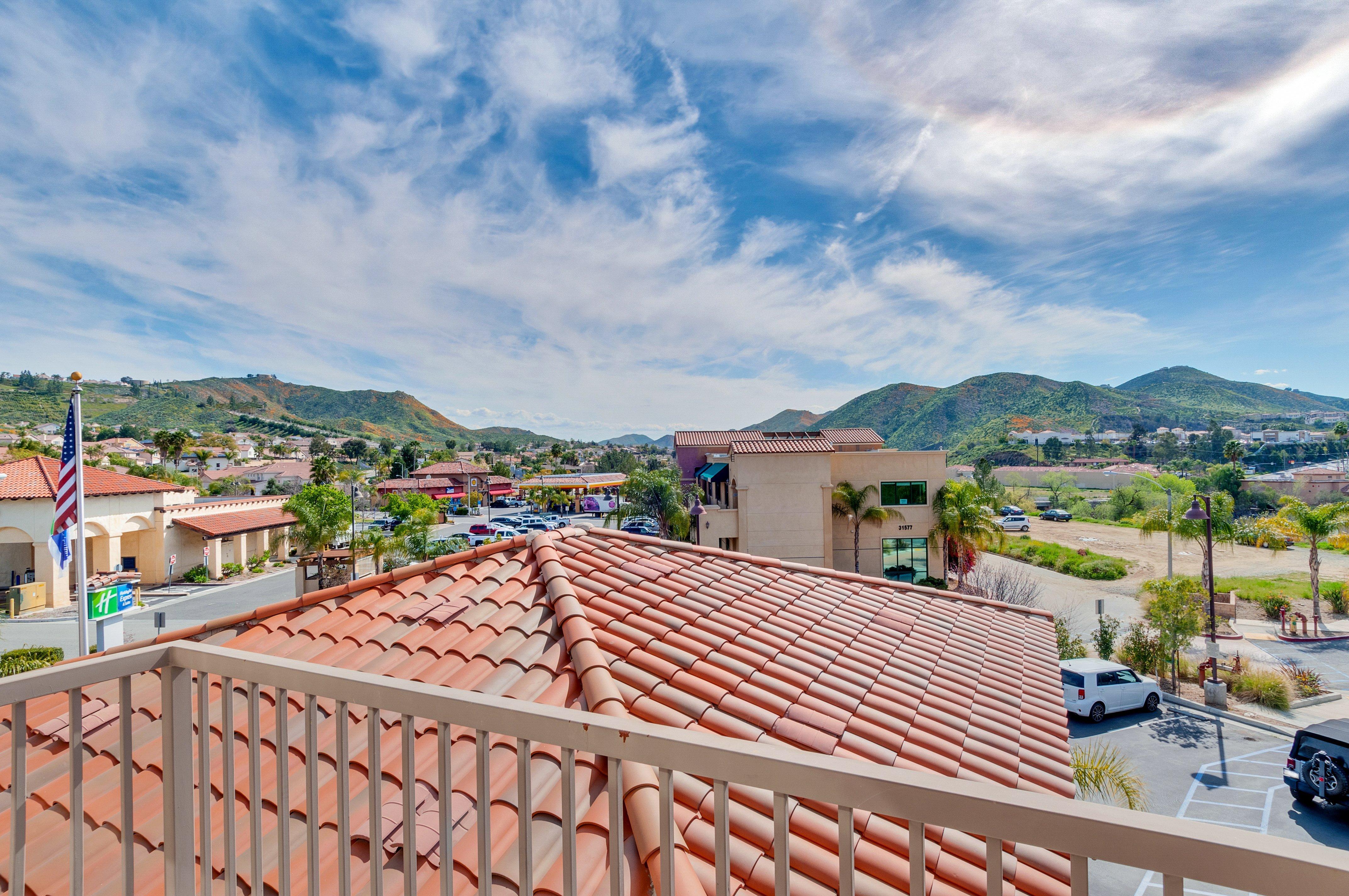 Holiday Inn Express Hotel & Suites Lake Elsinore By Ihg Exterior photo