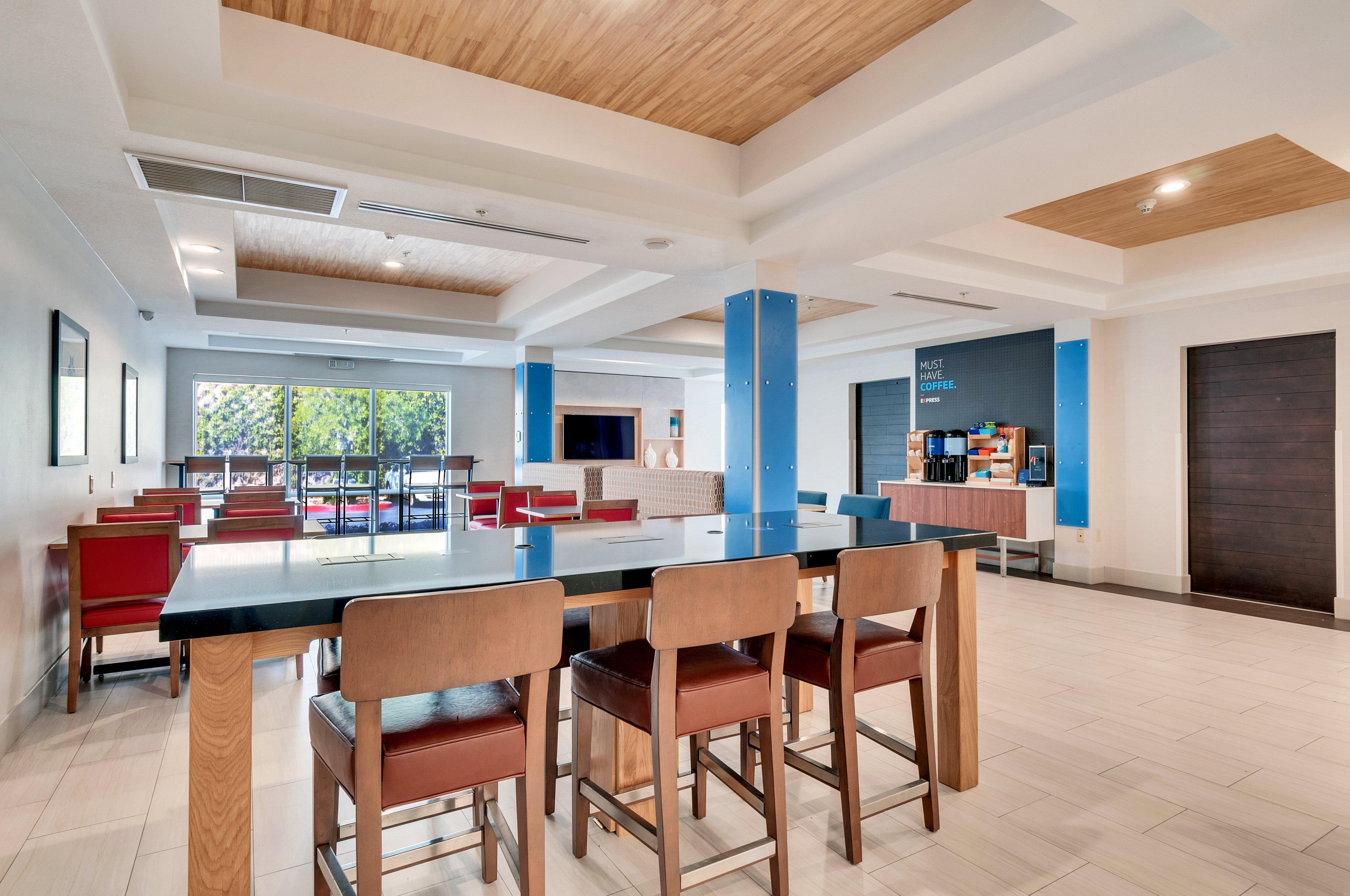 Holiday Inn Express Hotel & Suites Lake Elsinore By Ihg Exterior photo