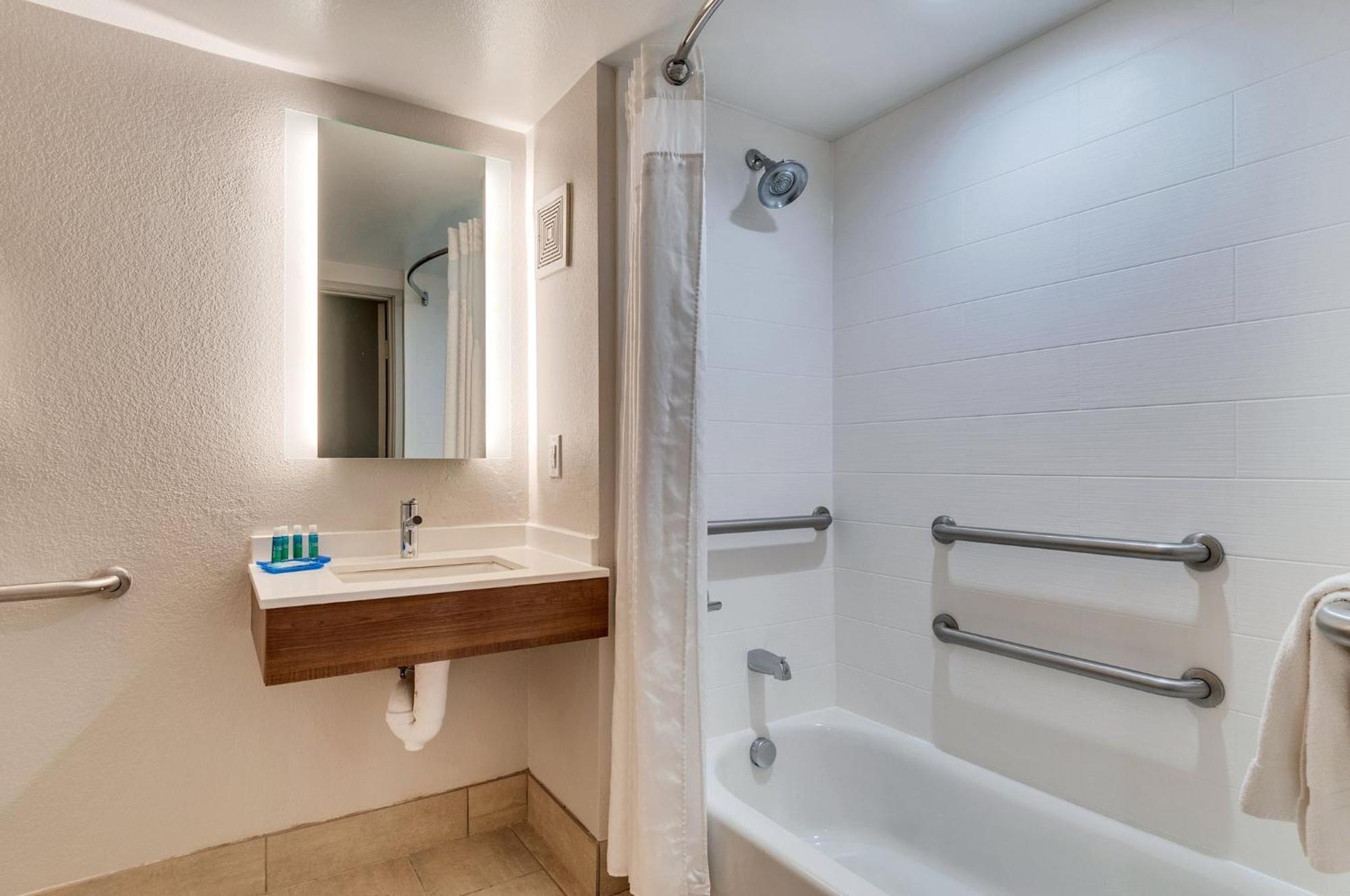 Holiday Inn Express Hotel & Suites Lake Elsinore By Ihg Exterior photo