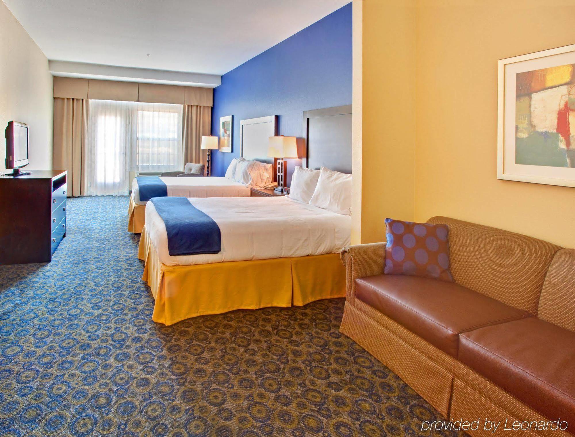 Holiday Inn Express Hotel & Suites Lake Elsinore By Ihg Room photo
